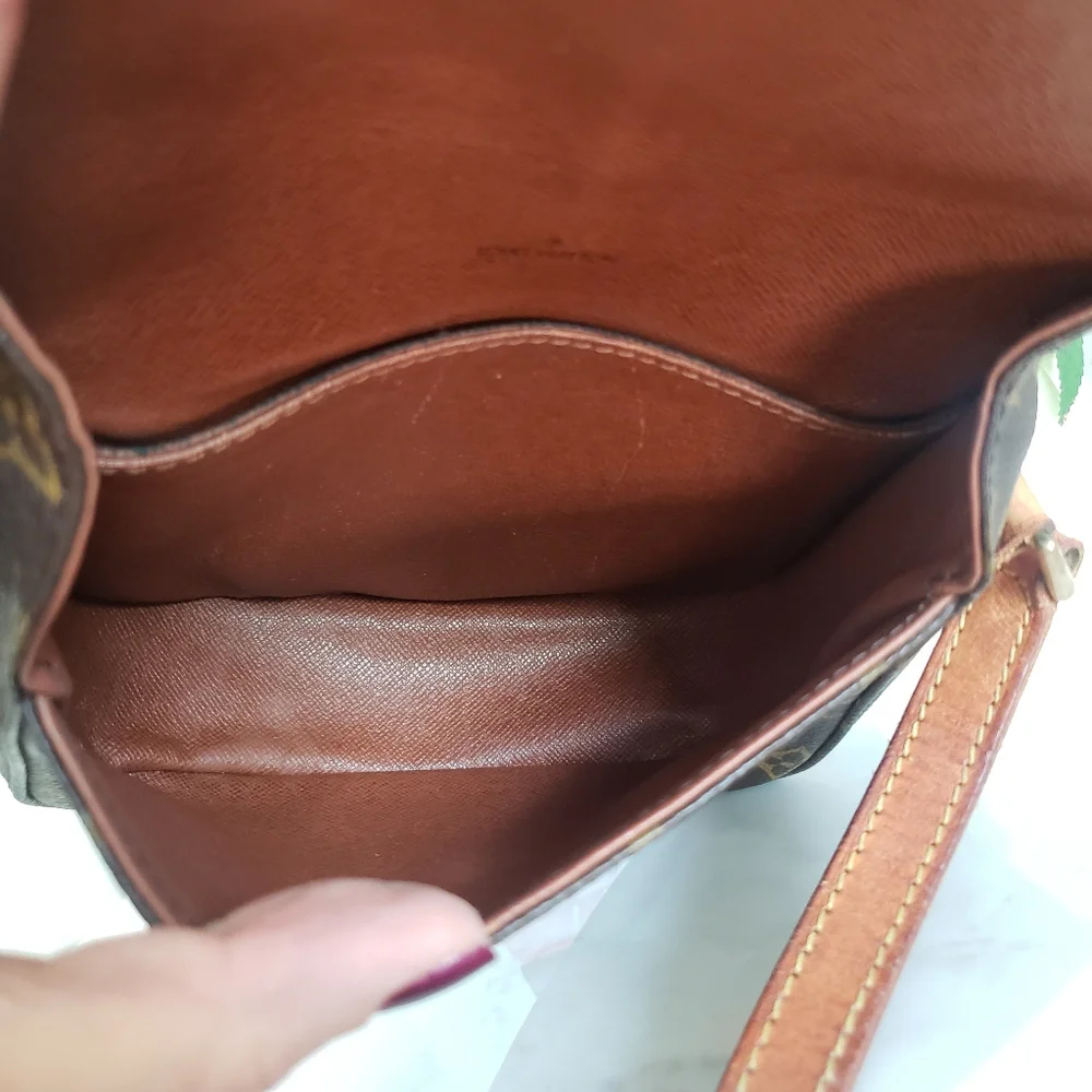 **SOLD** Authentic Pre-owned Vintage Louis Vuitton St Cloud Bag - Picture 6 of 14